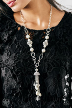 Load image into Gallery viewer, Designated Diva Necklace by Paparazzi Accessories (Blockbuster)
