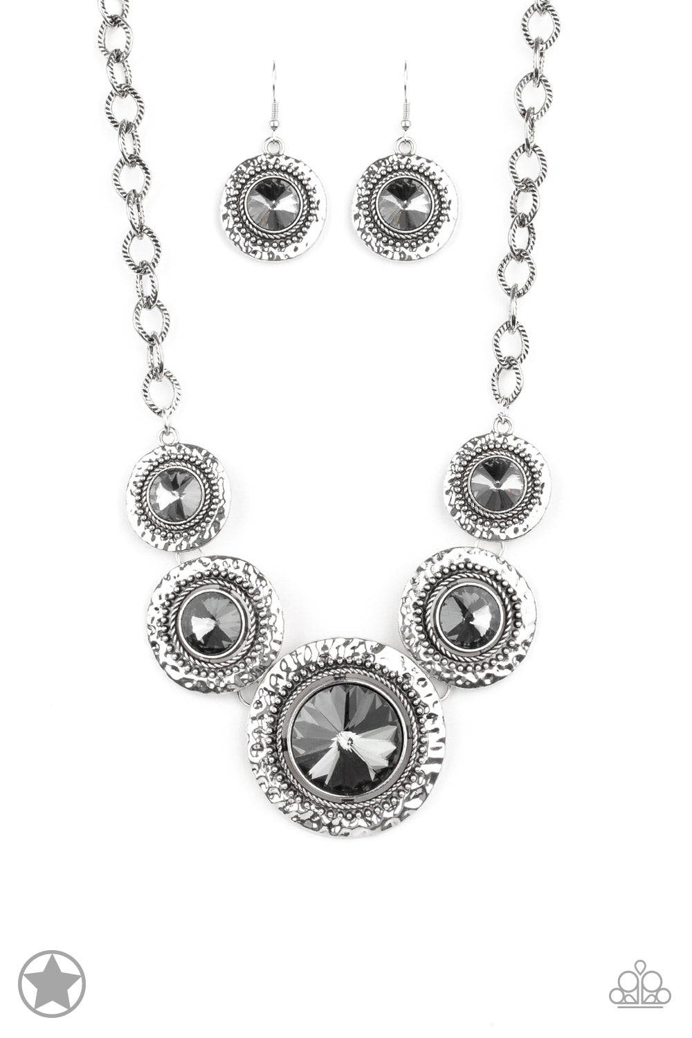 Global Glamour Necklace by Paparazzi Accessories (Blockbuster)